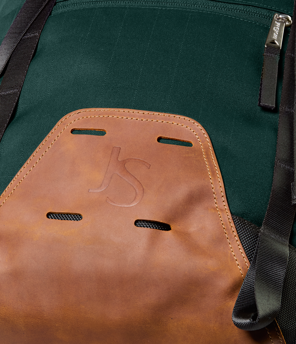cruiser-rucksack-d9 JS0A86EP7F7-DET4.png